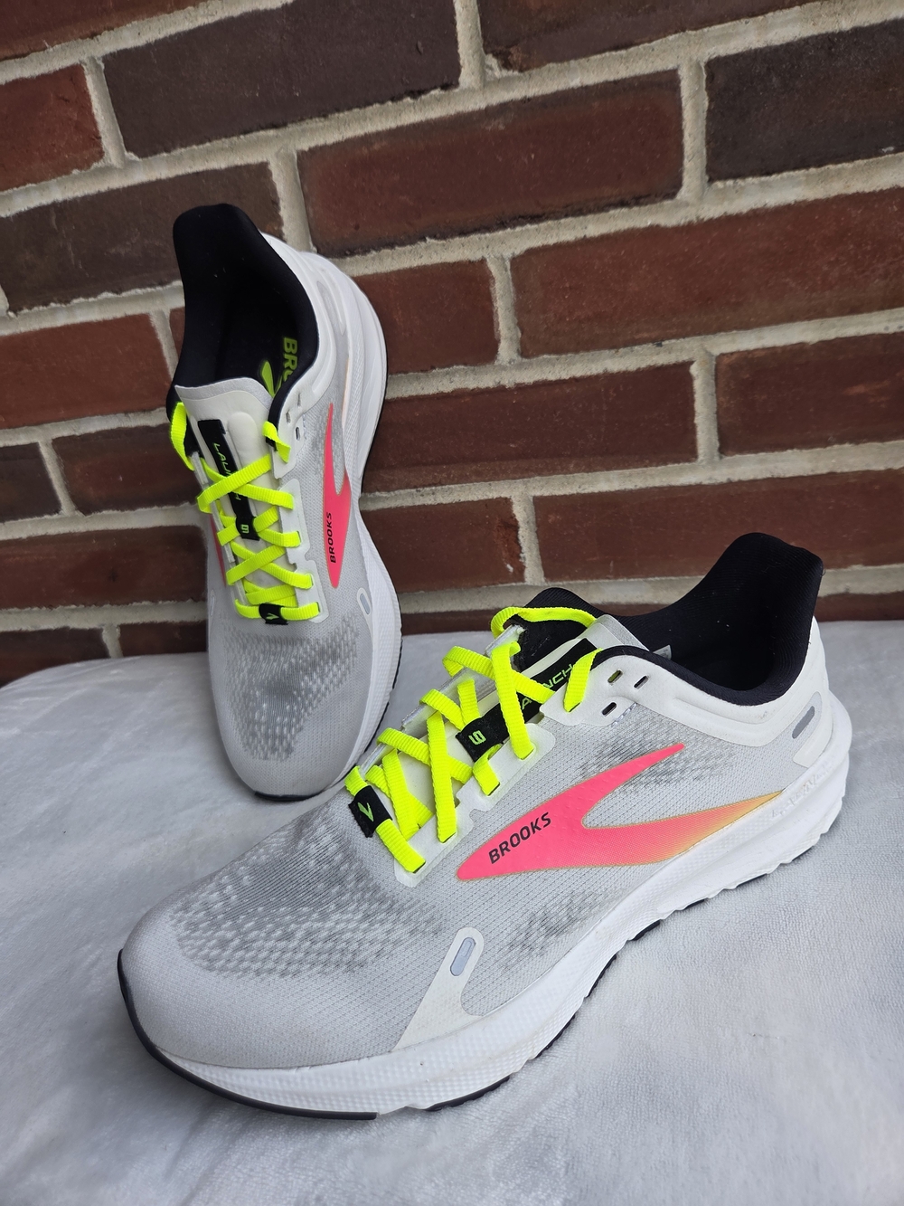 Brooks Launch 9 Women’s Size 10 White Pink Nightlife Running Shoes Sneakers